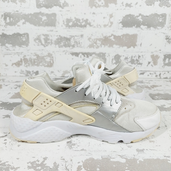 Nike Huarache Run White Metallic Silver Lace Up Athletic Sneakers B442 - Picture 2 of 9